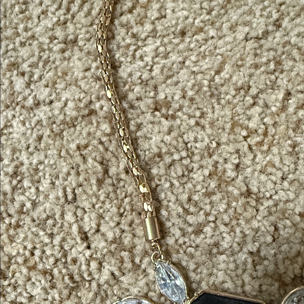 Elegant Black and Gold Necklace - Picture 3 of 10